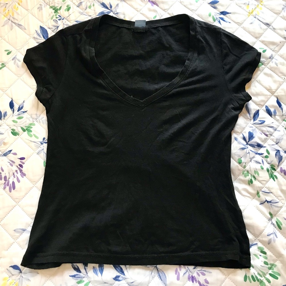 Black v neck shirt